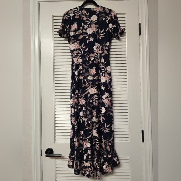 Stella Tweed - FloralShort-Sleeve Asymmetrical Maxi Dress - Picture 2 of 7